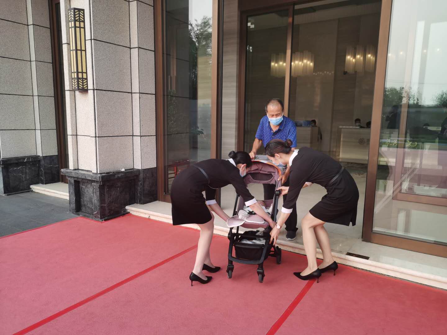 ��ʢ��I9�·���С���¾��ʼ��\